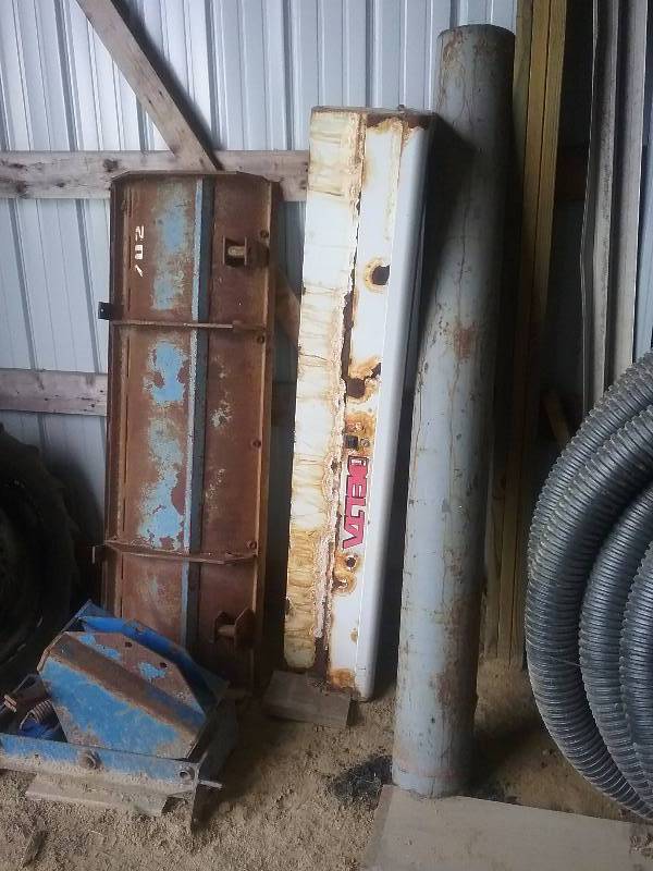 lot 254 image: Lot - 5FT Plow, 64 Truck Tool Box, Pipe