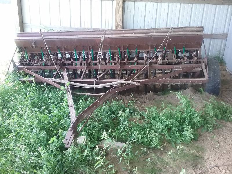 lot 255 image: 10 12 FT Grain Drill - Farm Equipment