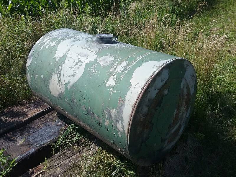 lot 260 image: 48 Tank, Appx 100 Gallon