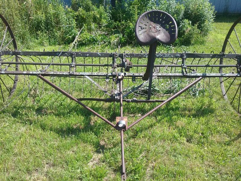 lot 262 image: 10FT Dump Rake, Works, Needs new Rope