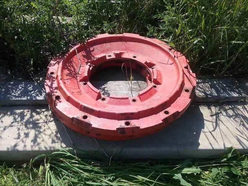 lot 265 image: Case 970 34 Wheel Centers