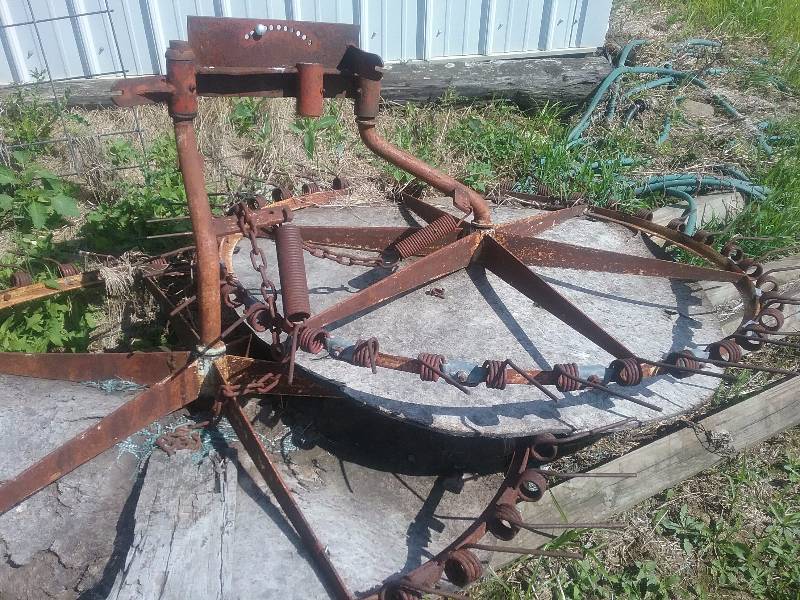 lot 266 image: 2-Wheel Rotary Rake, Needs new facing