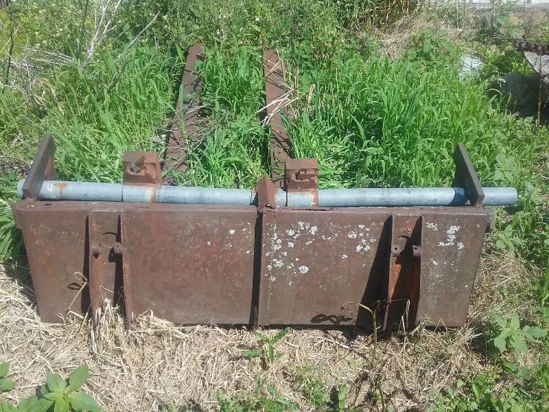 lot 267 image: Old Bobcat Bucket with Forks