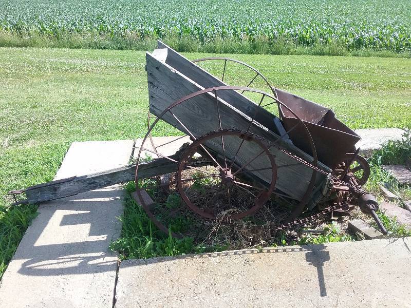 lot 276 image: Antique Planter used for Yard Ornament