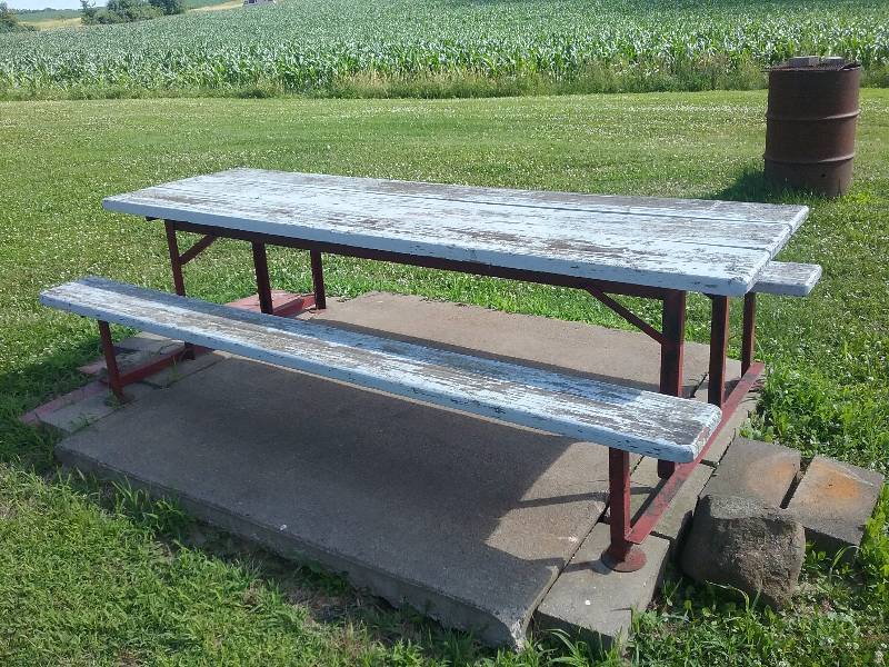 lot 279 image: Heavy Duty Picnic Table, 8FT.