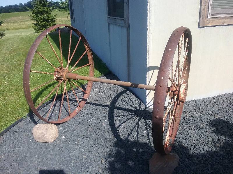 lot 287 image: Metal Wagon Wheels & Axle