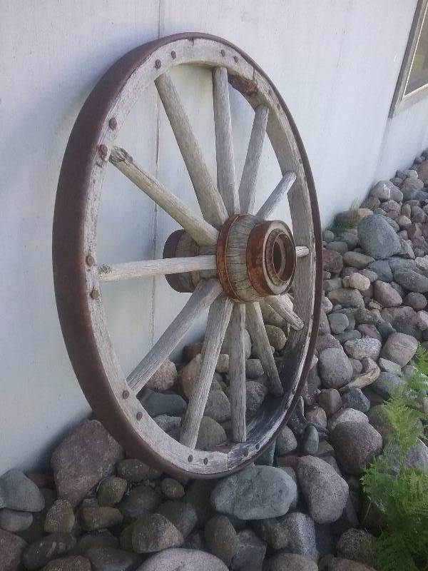 lot 288 image: Antique Wood Spoke Wagon Wheel