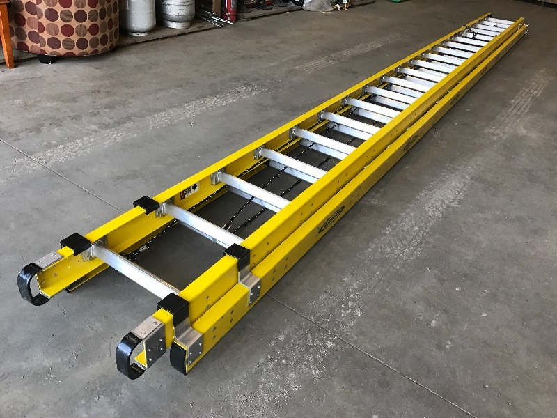 lot 10 image: Werner 40ft Fiberglass Extension La...