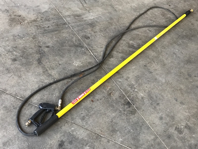 lot 15 image: Long-Reach Extendable Pressure Wash...