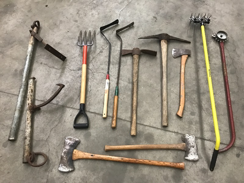 lot 35 image: Large Lot Off Assorted Hand Tools ...
