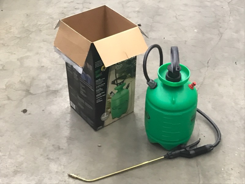 lot 42 image: Green Thumb 2-Gallon Pump Sprayer ...