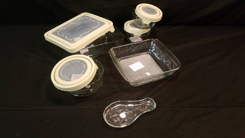 lot 10 image: Set it, Serve it & Store it