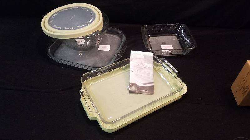 lot 13 image: Aunties Dishes