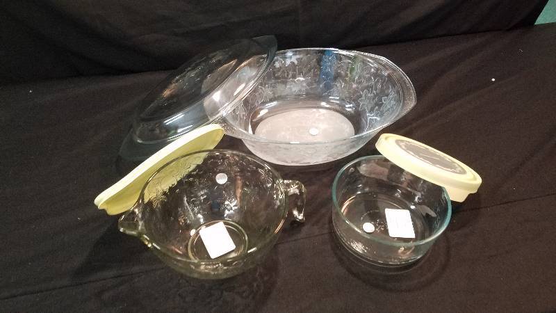 lot 22 image: Bowls & Beauty