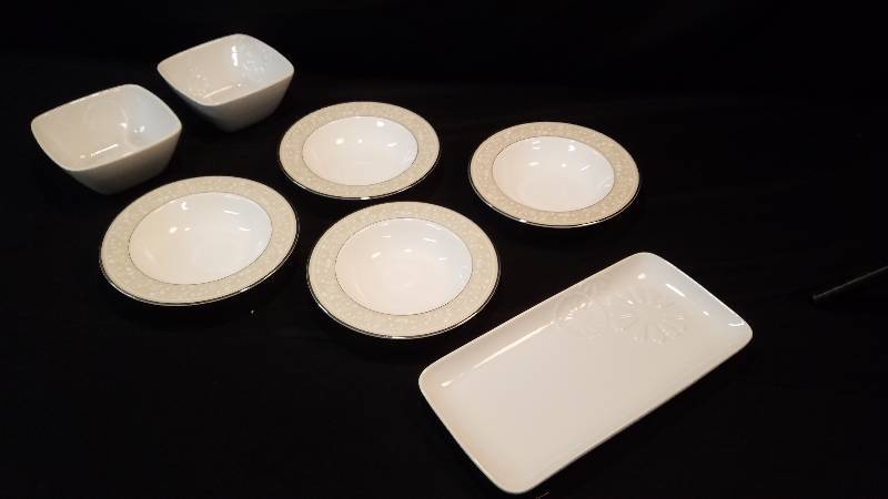 lot 39 image: Stunning Serving