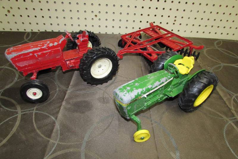 lot 548 image: CAST IRON TRACTORS