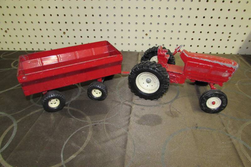 lot 549 image: CAST IRON TRACTOR WITH METAL ERTL WAGON