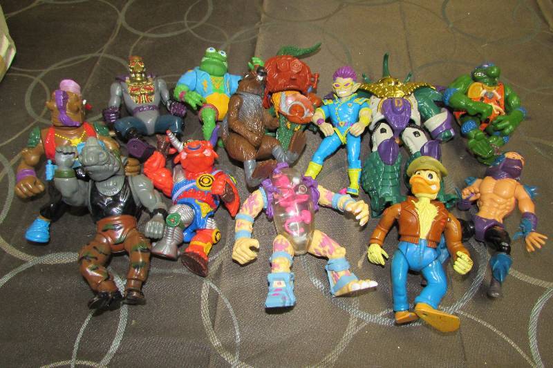 lot 551 image: PLASTIC FIGURES