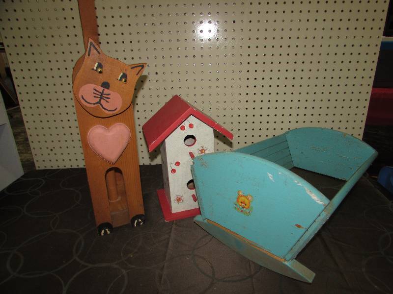 lot 552 image: WOOD ITEMS
