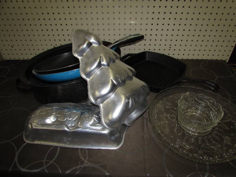 lot 556 image: KITCHEN ITEMS