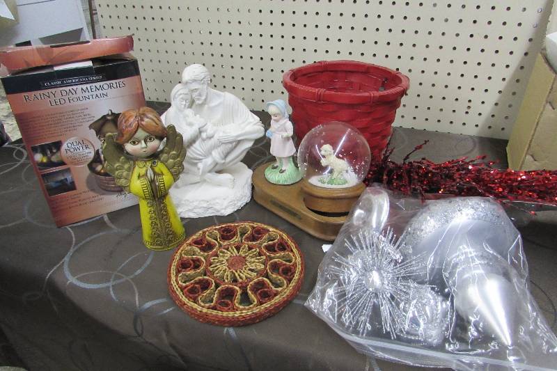 lot 558 image: MISC HOUSEHOLD ITEMS, DECOR