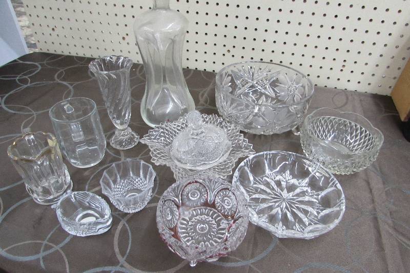 lot 559 image: GLASSWARE