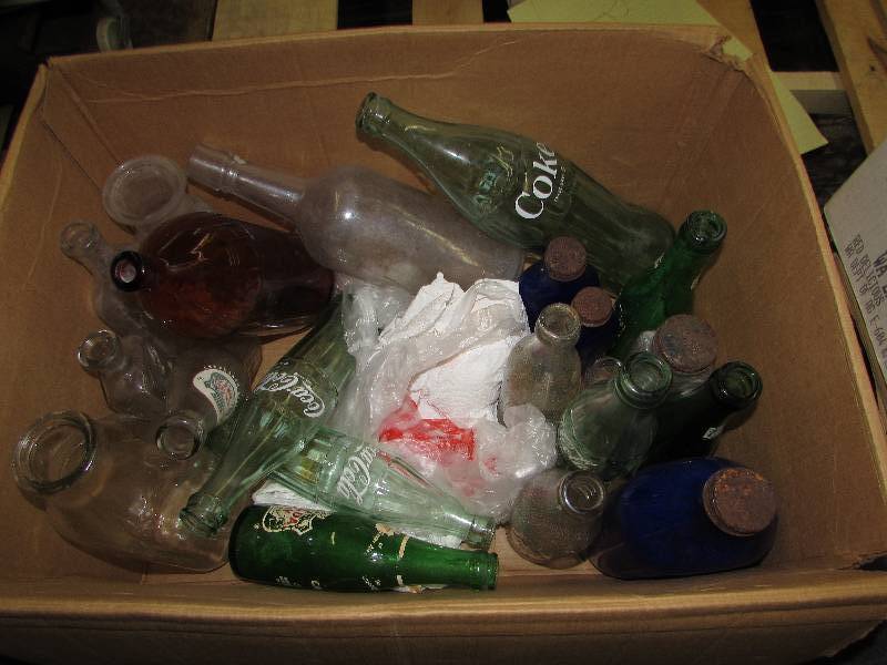 lot 571 image: VINTAGE BOTTLES
