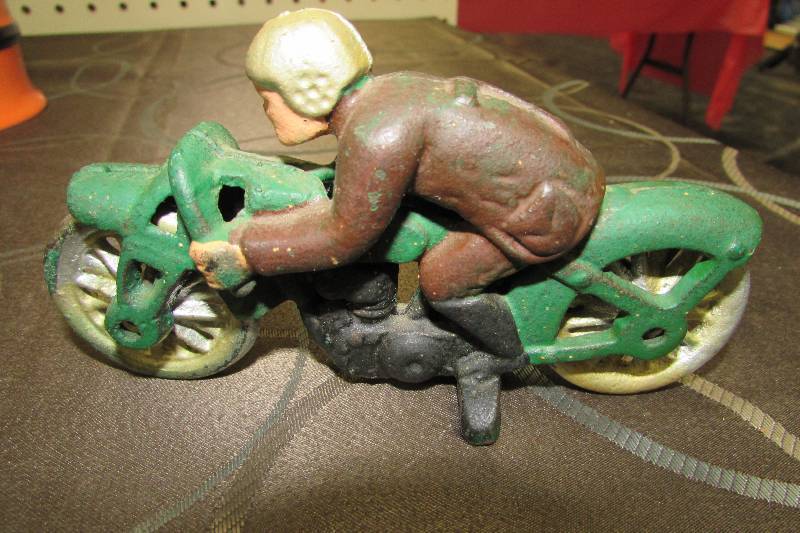 lot 581 image: CAST IRON TOY, MOTORCYCLE WITH RIDER