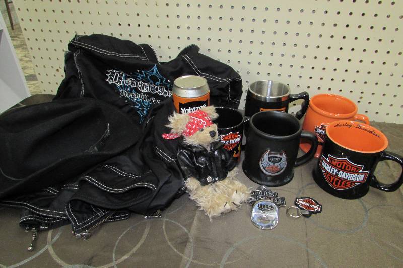 lot 582 image: HARLEY DAVIDSON ITEMS