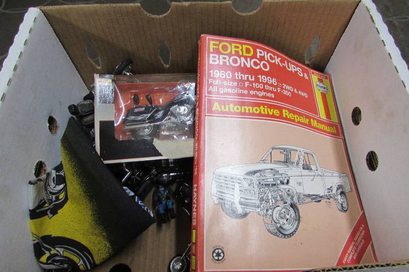lot 583 image: MOTORCYCLE TOYS