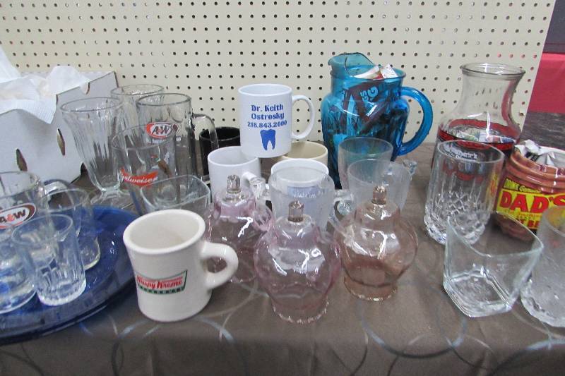 lot 585 image: KITCHEN ITEMS