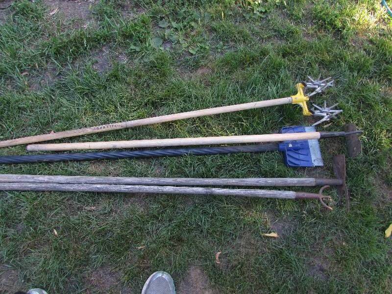 lot 587 image: YARD TOOLS