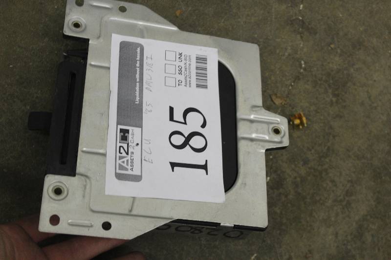 lot 185 image: 1985 BMW 318i ECU