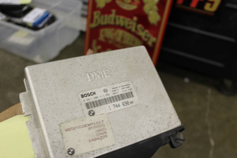 lot 178 image: 1993-1995 BMW 325i525i ECU