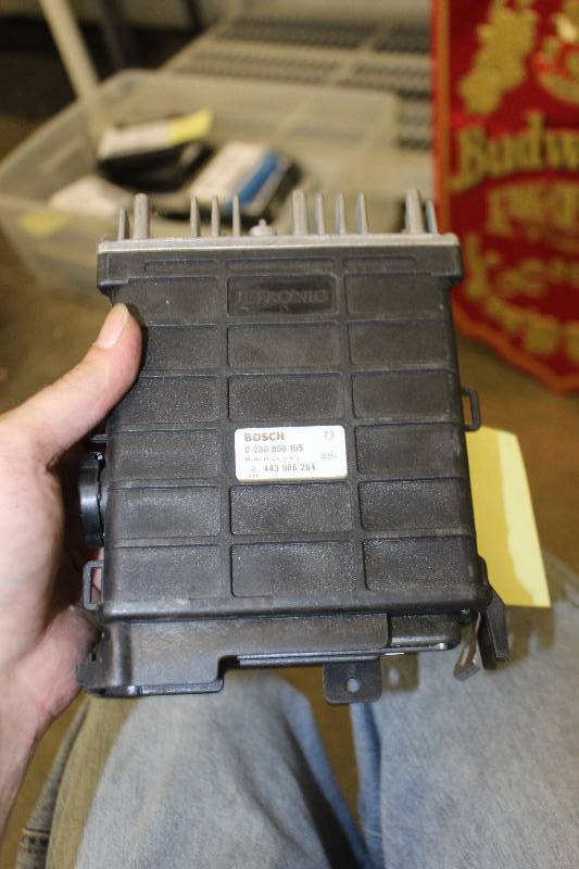 lot 180 image: 1987 Avl 5000 ECU