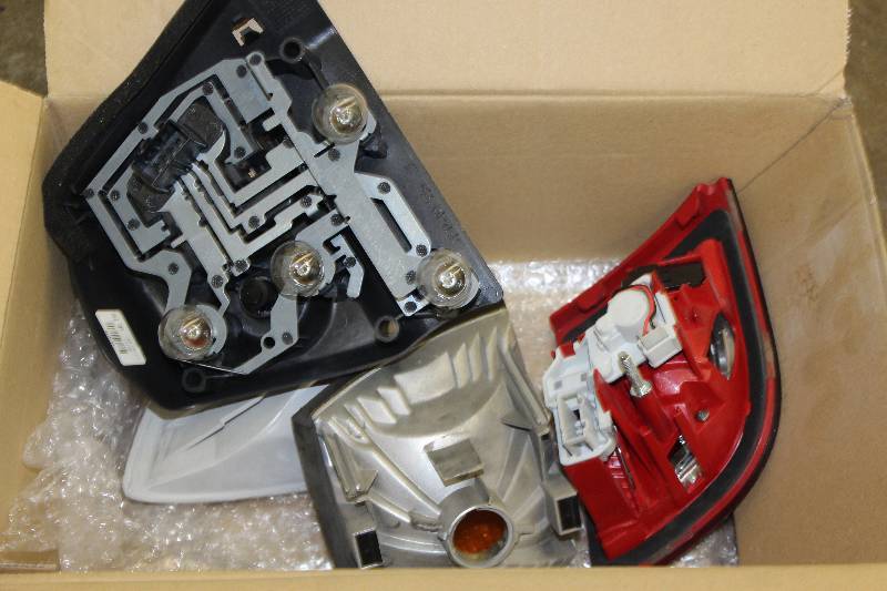 lot 200 image: Misc Lights - Side Markers, Tail Lights