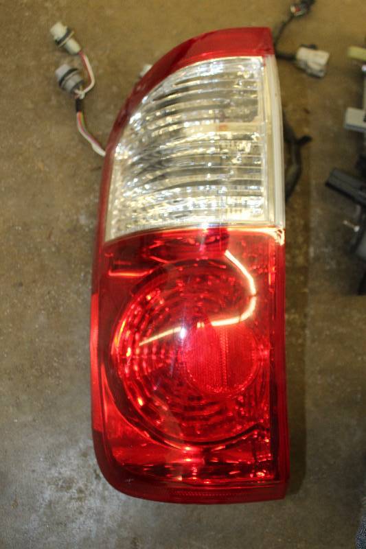 lot 197 image: 2006 Toyota Tundra Drivers Side Tail Light