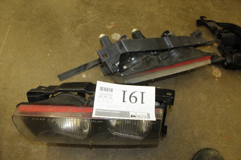 lot 191 image: Lot of (2) BMW E36 3-Series Head Lights
