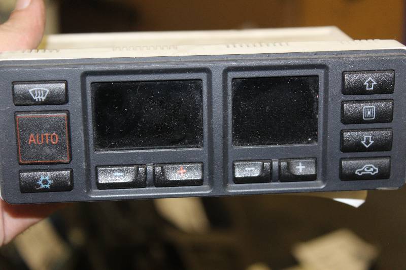 lot 228 image: Audi Climate Control Unit
