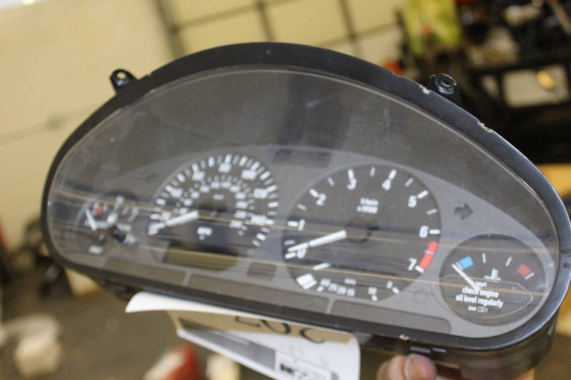 lot 207 image: 1998 BMW 3-Series Instrument Cluster