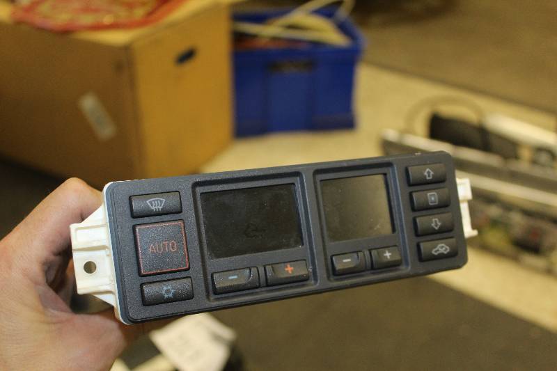 lot 211 image: Audi Climate Control Unit
