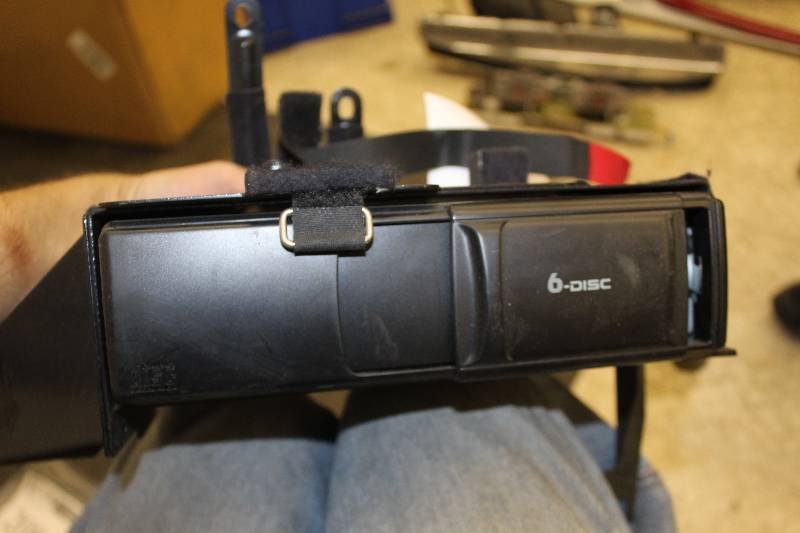 lot 213 image: Audi 6-Disc CD Changer