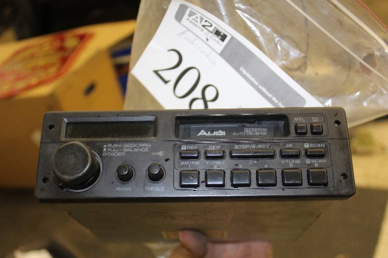 lot 208 image: Audi Radio