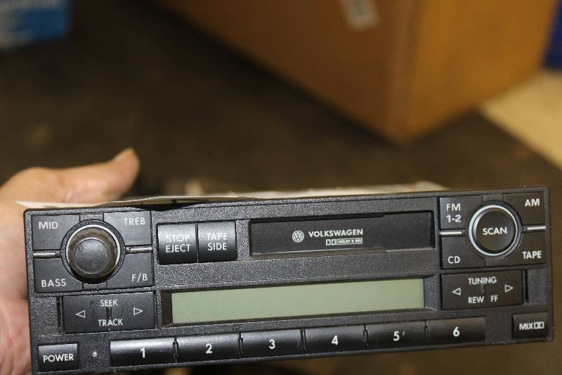 lot 222 image: VW Premium 5 Radio