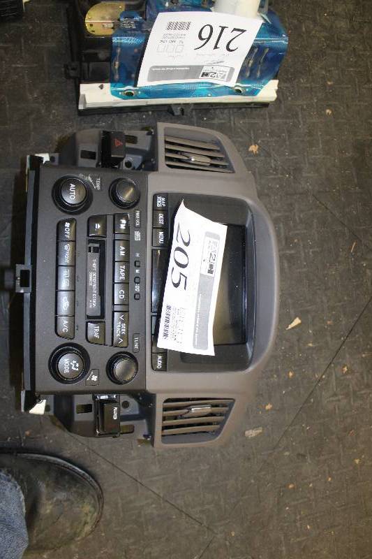 lot 205 image: 2002 Lexus RX300 NavigationRadio
