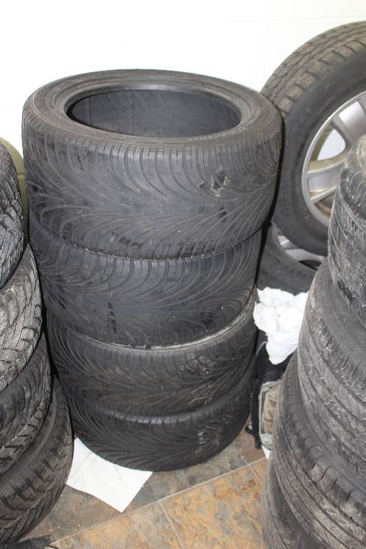 lot 34 image: Lot of (4) Nexen P27540ZR17 Tires Tires Only