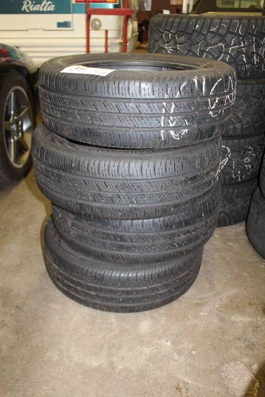 lot 39 image: Continental P19555R16 Tire