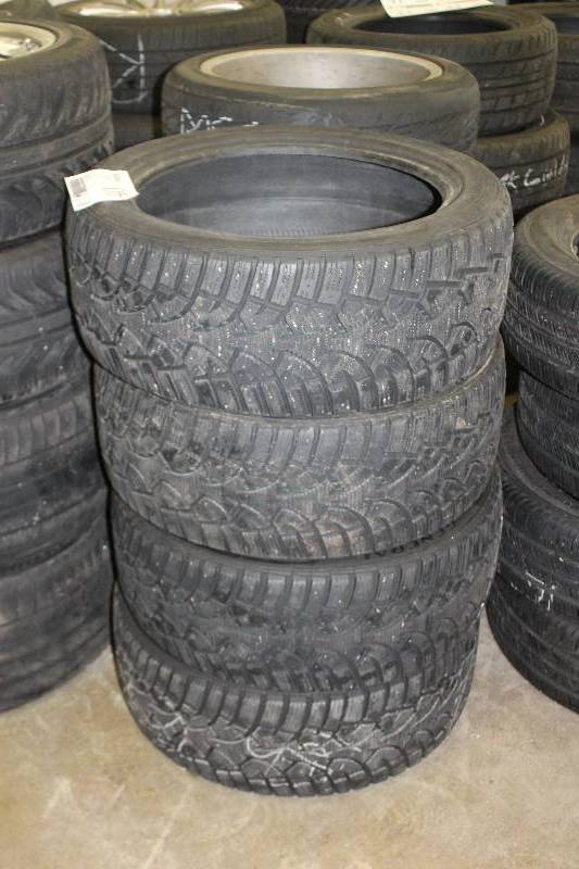 lot 40 image: General Altima Arctic P22545R17 Snow Tires