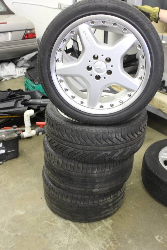 lot 24 image: Lot of (4) Mercedes 19in. Wheels w Michelin Pilot Sport AS P25540ZR19 Tires