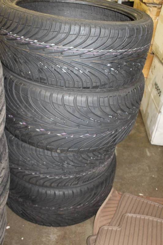 lot 42 image: Nexen N3000 P21535ZR18 Tire